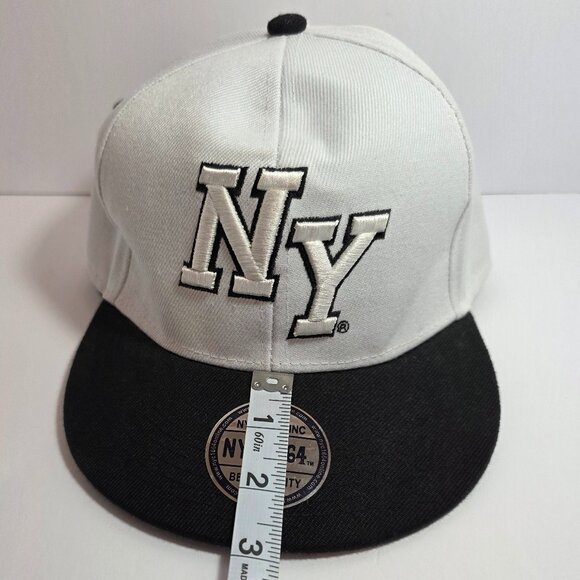 NYC 1664 Snapback Hat – NY Embroidered Logo – White & Black – Adjustable - Picture 9 of 9